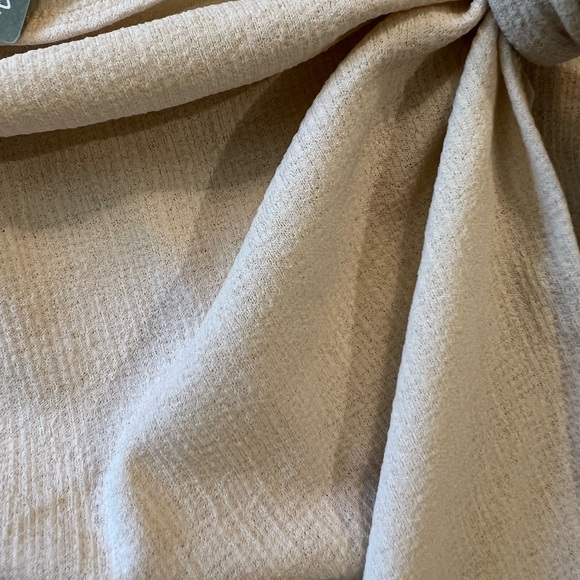 H&M stretch skirt for coverup. - Picture 4 of 4